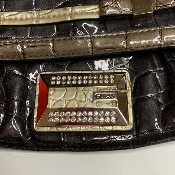 NWT Guess Purse Clutch Black Gold Patent Leather Gold Accessories - Picture 3 of 7
